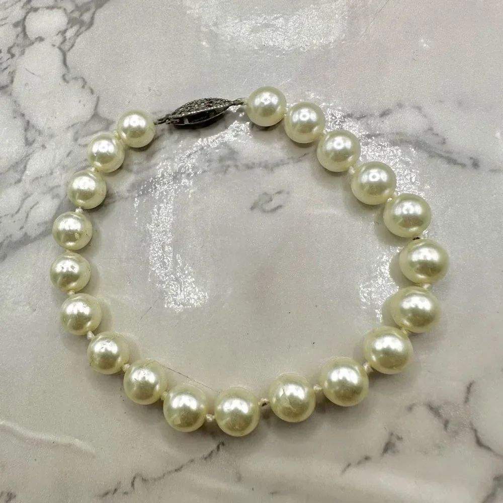 Vintage faux pearl bracelet